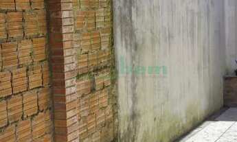 Imagem 6: Casa a meia quadra do hospital, com dois dormitórios, sala, cozinha, banheiro, área de ser