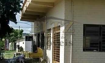 Imagem 4: Loja comercial de esquina com apt em cima