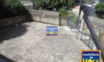 Imagem: Uma casa e um sobrado em terreno com duas