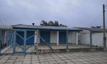 Imagem 1: Casa com churrasqueira e área de serviço próximo ao mar em Cidreira - Venda