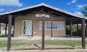 Imagem: Casa de Madeira com Churrasqueira e Anexo