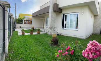 Imagem 2: Excelente Casa em Capão da Canoa - bem localizada - frente Avenida - 3 dormitórios com suí