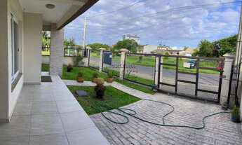 Imagem 4: Excelente Casa em Capão da Canoa - bem localizada - frente Avenida - 3 dormitórios com suí