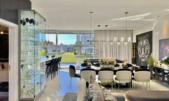 Imagem 6: Sobrado Decorado com Piscina Beira Lago