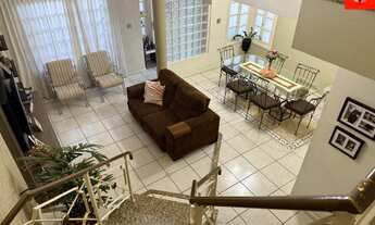 Imagem 3: Sobrado semi-mobiliado com 03 dormitórios, com suíte master com sacada de frente