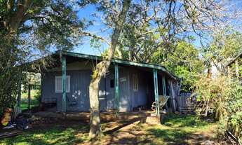 Imagem: TERRENO AMPLO COM CASA DE MADEIRA