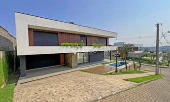 Imagem 4: CASA DE ESQUINA NOVA COM 5 SUÍTES E PISCINA