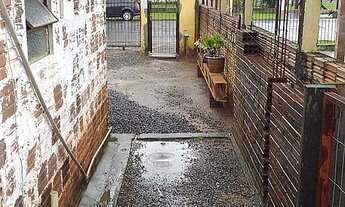 Imagem: Casa Residencial com 2 Dormitorio(s) localizado(a)