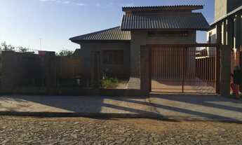 Imagem: Casa Residencial com 3 Dormitorio(s) localizado(a)