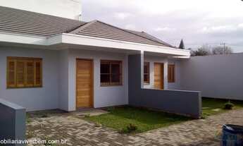 Imagem 3: Casa de alvenaria com aproximadamente 60 m2, 2 dormitórios, sala de jantas, cozinha, banhe