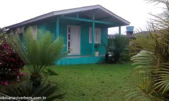 Imagem: Casa residencial de esquina, com aproximadamente