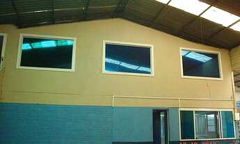 Imagem 4: Pavilhão com aproximadamente 700m², Pé direito duplo, portão largo apropriado para fluxo d