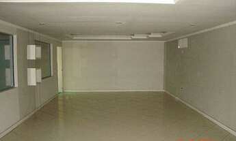 Imagem 3: Pavilhão com aproximadamente 700m², Pé direito duplo, portão largo apropriado para fluxo d