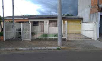 Imagem: Casa Residencial com 2 Dormitorio(s) localizado(a)