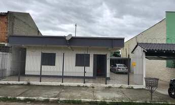 Imagem: C asa de alvenaria em bom estado de conservação