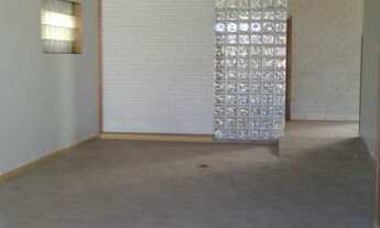 Imagem 4: Ótimo terreno com casa, tem estrutura para mais 2 andares, pilares, colunas muitas micro e