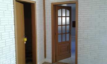 Imagem 5: Ótimo terreno com casa, tem estrutura para mais 2 andares, pilares, colunas muitas micro e