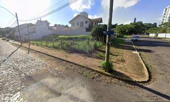 Imagem 2: Terreno de esquina e amplo, localizado no bairro Morro do Espelho