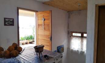 Imagem 7: Casa de alvenaria com 2 dormitórios, sendo um uma suíte, com varanda e linda vista panorâm