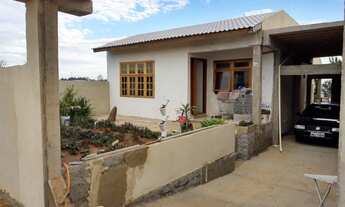 Imagem 2: Casa de alvenaria com 2 dormitórios, sendo um uma suíte, com varanda e linda vista panorâm