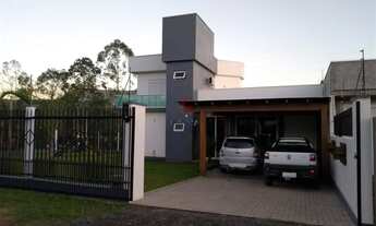 Imagem: Casa moderna em condomínio com região