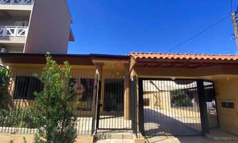 Imagem: Casa de valor comercial com piscina no centro