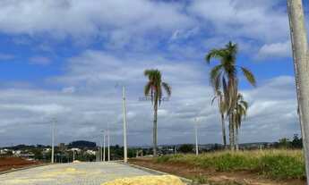 Imagem: Terreno plano no loteamento Solar Ferrabraz