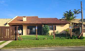 Imagem 2: Casa à venda no centro de Imbé, com opção de 2 terrenos com acessos separados