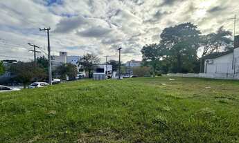 Imagem 3: Terreno á venda de esquina em região plana, bem localizado, próximo escolas, mercados e co