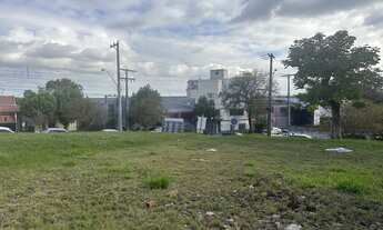 Imagem 5: Terreno á venda de esquina em região plana, bem localizado, próximo escolas, mercados e co