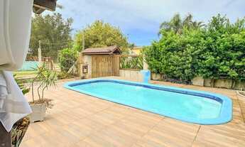 Imagem 3: Casa Mobiliada com Piscina e Churrasqueira no Centro de Imbé - Venda