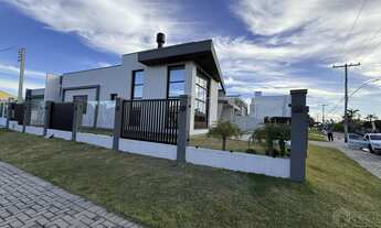 Imagem: Casa de esquina com excelente padrão construtivo