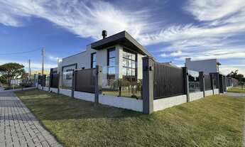 Imagem 6: Casa de esquina com excelente padrão construtivo no centro de Imbé!