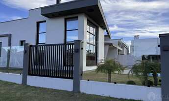 Imagem 4: Casa de esquina com excelente padrão construtivo no centro de Imbé!