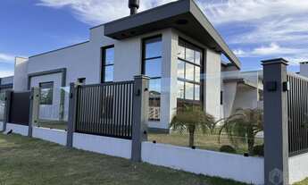 Imagem 5: Casa de esquina com excelente padrão construtivo no centro de Imbé!