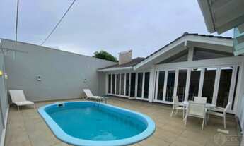 Imagem 3: Casa Mobiliada com Piscina e Espaço Gourmet/lareira no Centro em Tramandaí