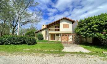 Imagem: Lindo sobrado em zona nobre de Imbé, bairro