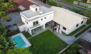 Imagem 2: Casa com piscina e salão de festas no Centro de Xangri-lá - 5 quartos 3 suítes