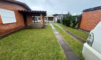 Imagem 2: Casa de praia em amplo terreno à venda em Xangri-lá com Churrasqueira e Poço Artesiano