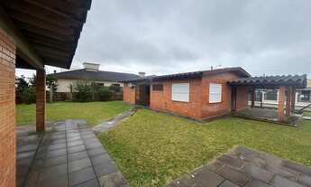 Imagem 4: Casa de praia em amplo terreno à venda em Xangri-lá com Churrasqueira e Poço Artesiano