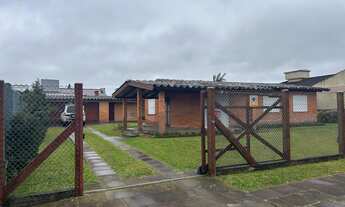 Imagem: Casa de praia em amplo terreno à venda
