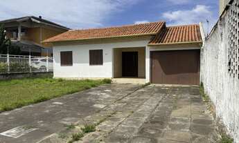 Imagem: Casa à venda no centro de Imbé, com piscina