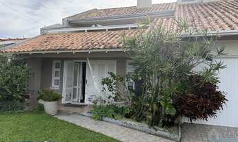 Imagem 2: Sobrado à venda no Centro de Imbé, próximo ao mar, 5 dormitórios!