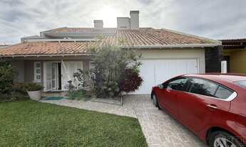 Imagem 3: Sobrado à venda no Centro de Imbé, próximo ao mar, 5 dormitórios!