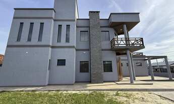 Imagem 3: Lindo imóvel à venda no centro de Imbé, ampla sala com pé direito alto, sacadas, terraço!