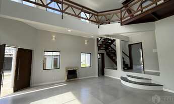 Imagem 6: Lindo imóvel à venda no centro de Imbé, ampla sala com pé direito alto, sacadas, terraço!