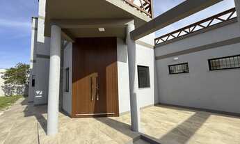 Imagem 4: Lindo imóvel à venda no centro de Imbé, ampla sala com pé direito alto, sacadas, terraço!