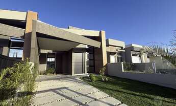 Imagem 2: Belíssima casa nova á venda em Imbé, no bairro Centro, com design diferenciado, acabamento