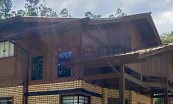 Imagem: Terreno com 1089m² e casa espaçosa, localizados