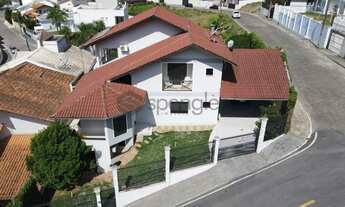 Imagem 2: Casa ampla, no centro de Gaspar!